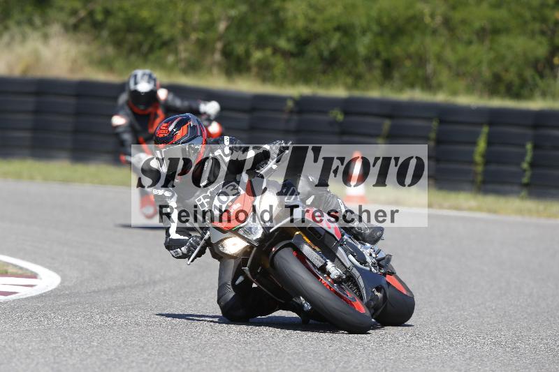 /Archiv-2025/48 25.08.2025 Cornu Master School ADR/rot-rouge/103